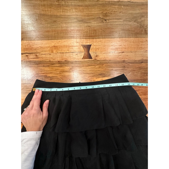 Banana Republic Black Tiered Ruffle Mini Skirt Silk-Like Cupro Size 8 Goth Boho - Picture 9 of 10